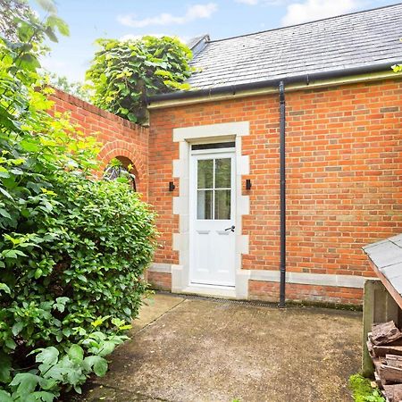The Annexe - Beautiful Apartment With Garden Close To Heathrow And Windsor Staines-upon-Thames Luaran gambar