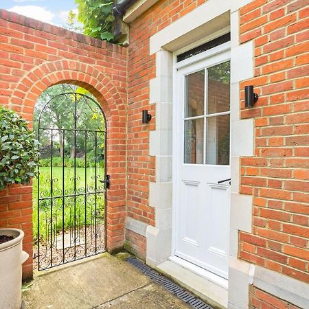 The Annexe - Beautiful Apartment With Garden Close To Heathrow And Windsor Staines-upon-Thames Luaran gambar